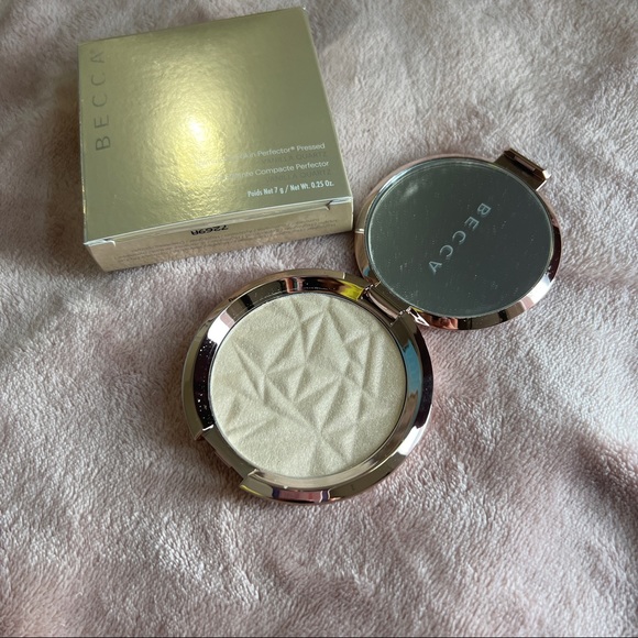 Becca vanilla quartz highlighter - Picture 6 of 7